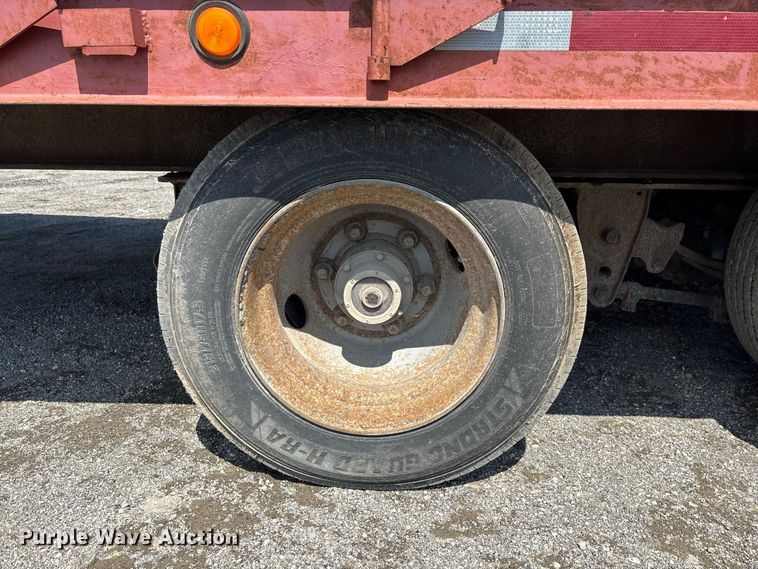 image for item DZ4653 1996 Dakota Mfg. Trail-Eze PDLX20TC31 tilt deck equipment trailer