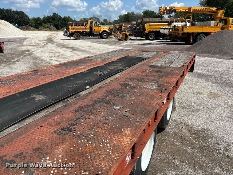 image for item DZ4655 1996 Dakota Mfg. Trail-Eze PDLX20TC31 tilt deck equipment trailer