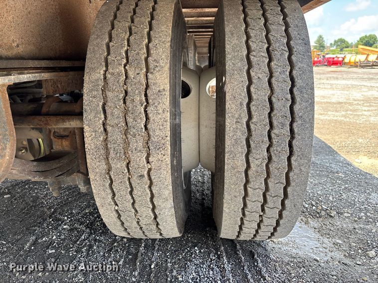 image for item DZ4655 1996 Dakota Mfg. Trail-Eze PDLX20TC31 tilt deck equipment trailer