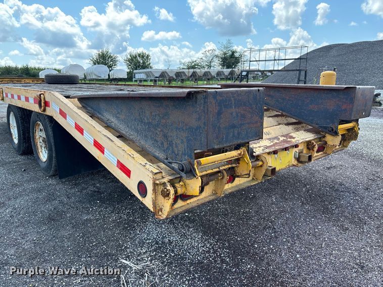 image for item DZ4656 1997 Towmaster 0C-20 equipment trailer