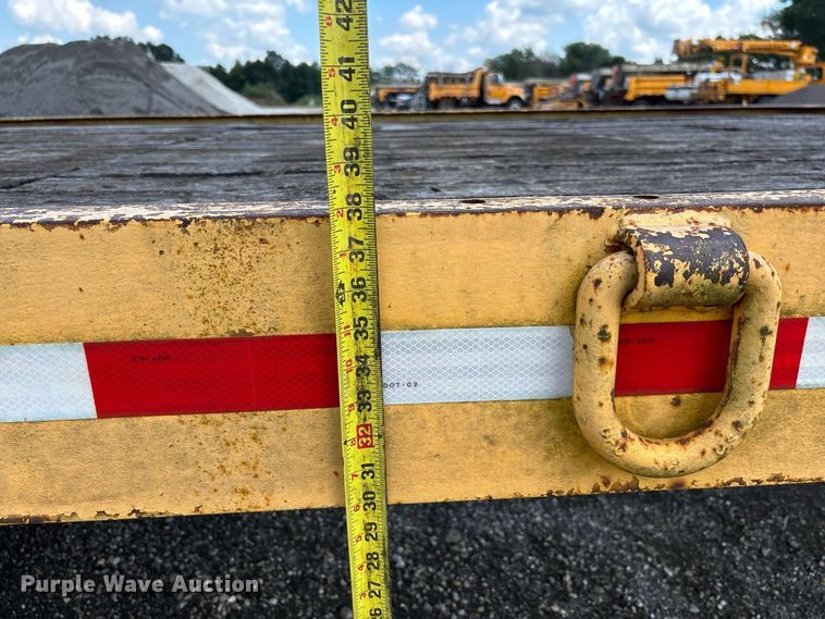 image for item DZ4656 1997 Towmaster 0C-20 equipment trailer