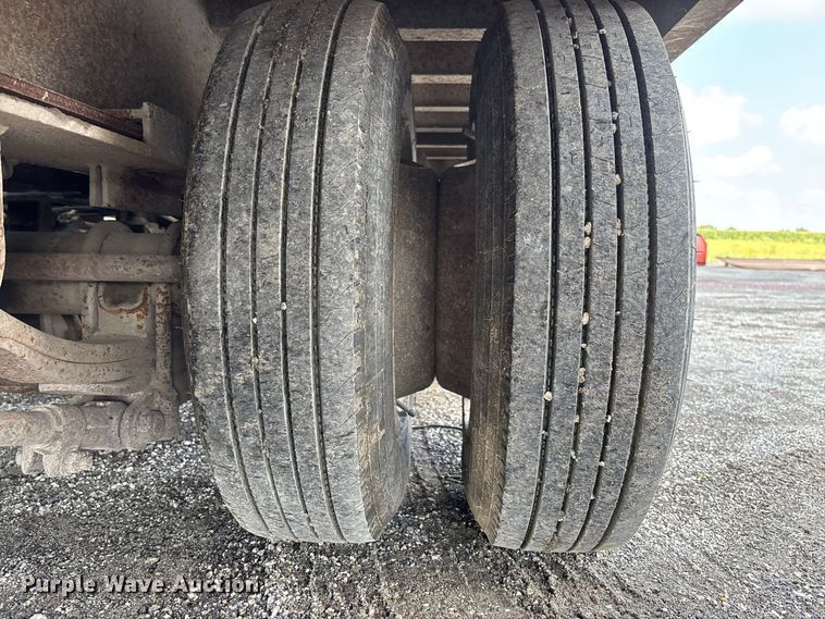 image for item DZ4657 1997 Dakota Mfg. PDLX20TC31 tilt deck equipment trailer