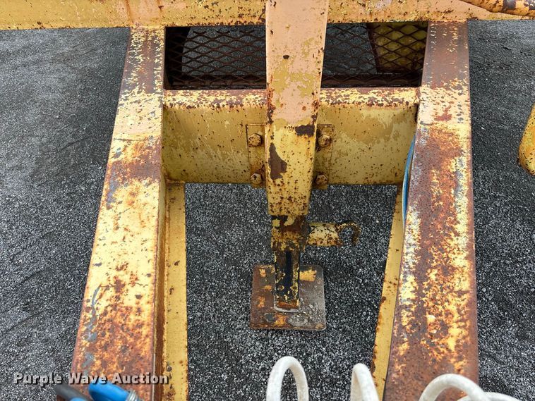 image for item DZ4658 1997 Towmaster 0C-20 equipment trailer