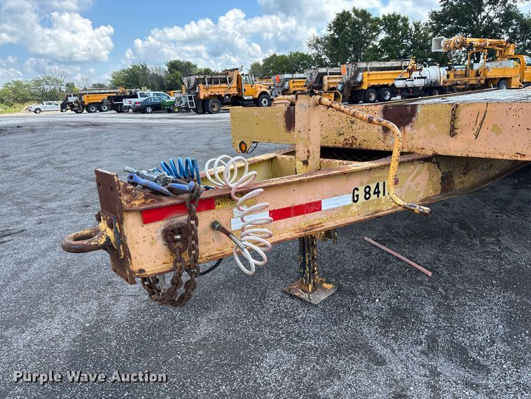 image for item DZ4658 1997 Towmaster 0C-20 equipment trailer