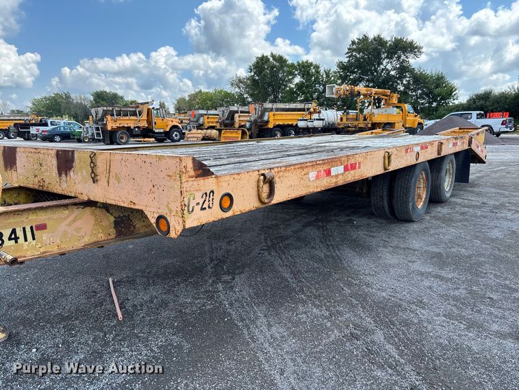 image for item DZ4658 1997 Towmaster 0C-20 equipment trailer