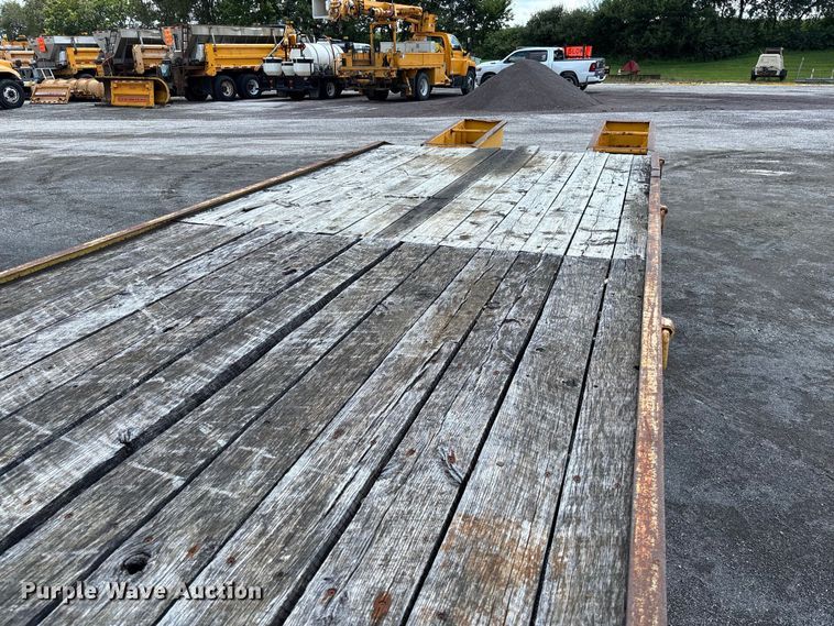 image for item DZ4658 1997 Towmaster 0C-20 equipment trailer