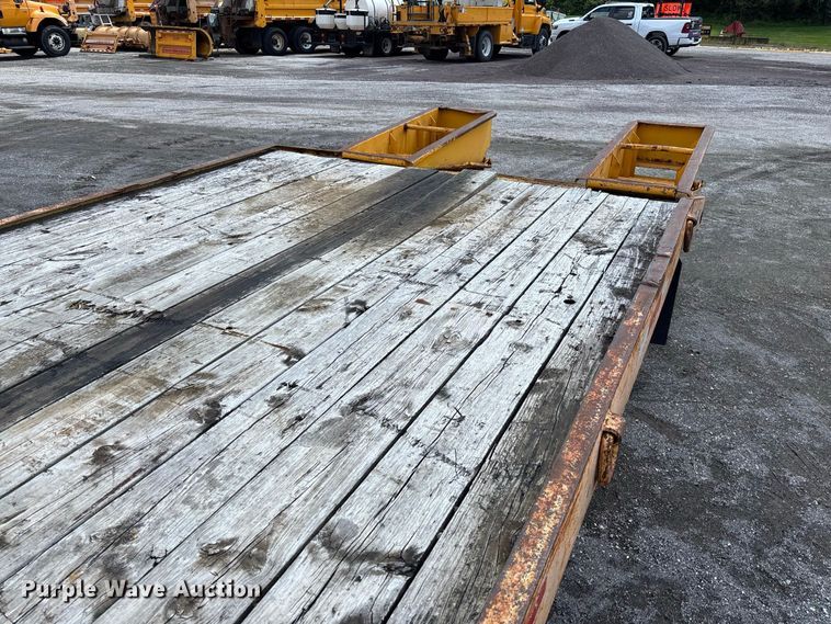 image for item DZ4658 1997 Towmaster 0C-20 equipment trailer