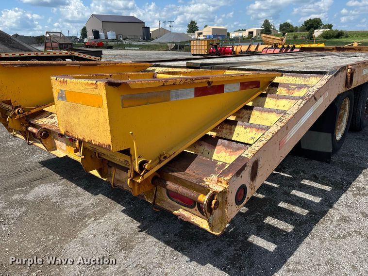 image for item DZ4658 1997 Towmaster 0C-20 equipment trailer
