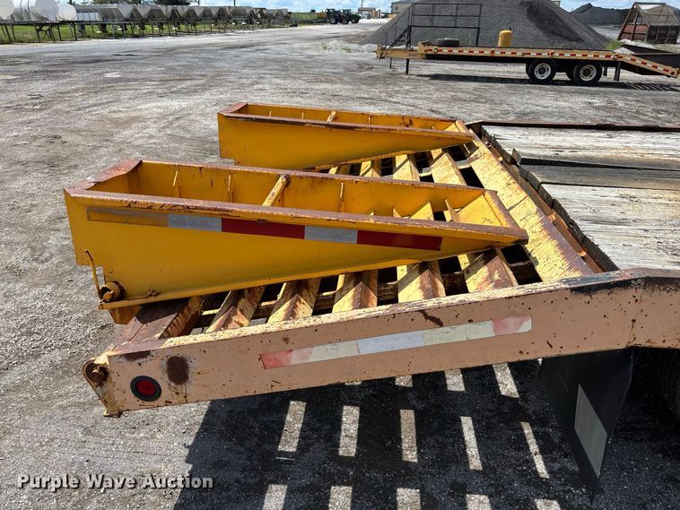 image for item DZ4658 1997 Towmaster 0C-20 equipment trailer