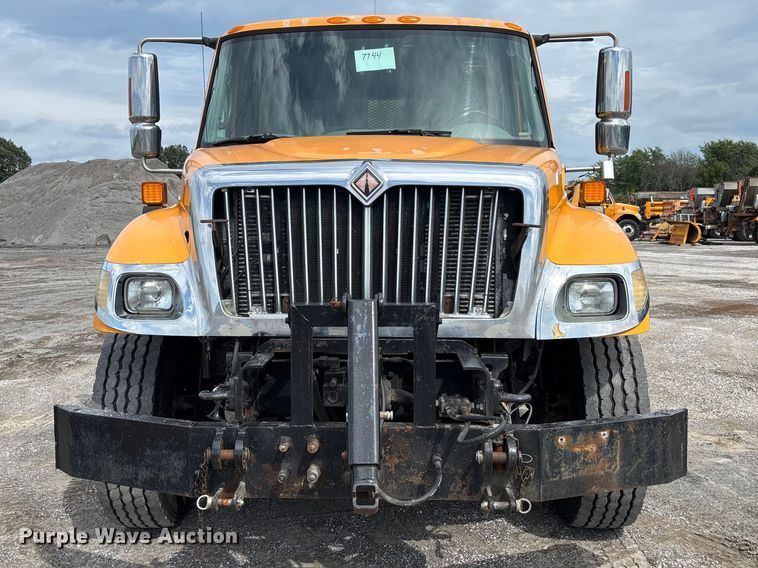 image for item DZ4660 2006 International 7400 Crew Cab dump flatbed truck