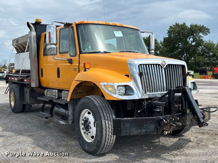image for item DZ4660 2006 International 7400 Crew Cab dump flatbed truck