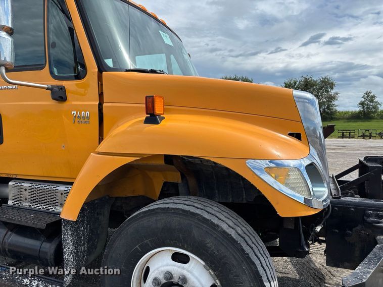 image for item DZ4660 2006 International 7400 Crew Cab dump flatbed truck