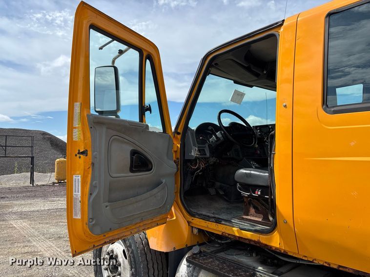 image for item DZ4660 2006 International 7400 Crew Cab dump flatbed truck
