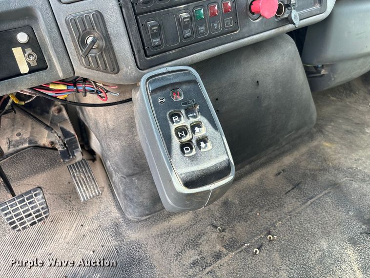 image for item DZ4660 2006 International 7400 Crew Cab dump flatbed truck