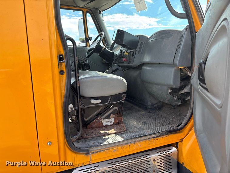 image for item DZ4660 2006 International 7400 Crew Cab dump flatbed truck