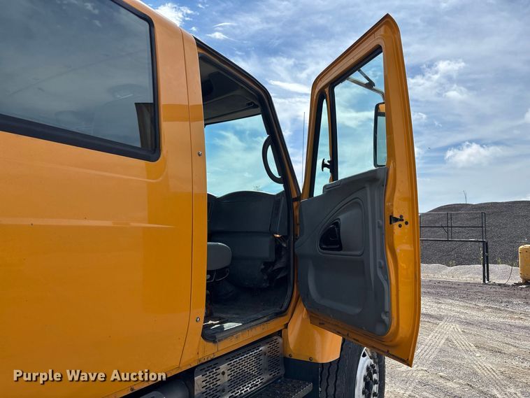 image for item DZ4660 2006 International 7400 Crew Cab dump flatbed truck