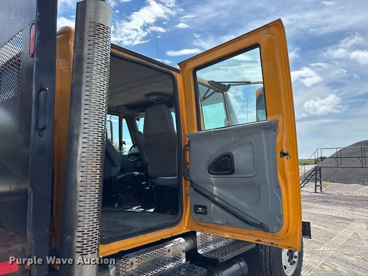image for item DZ4660 2006 International 7400 Crew Cab dump flatbed truck