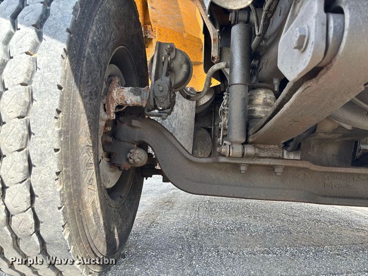 image for item DZ4660 2006 International 7400 Crew Cab dump flatbed truck