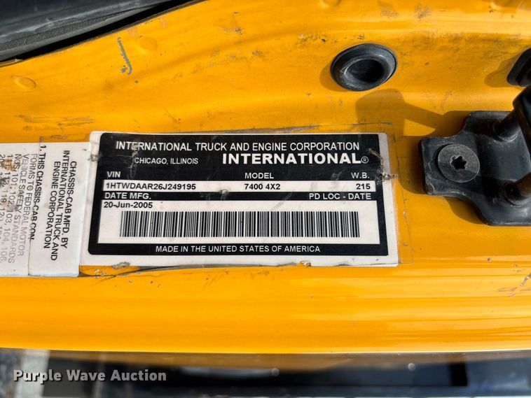 image for item DZ4660 2006 International 7400 Crew Cab dump flatbed truck