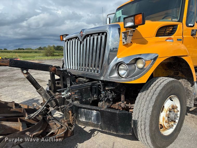 image for item DZ4661 2010 International WorkStar 7500 dump truck