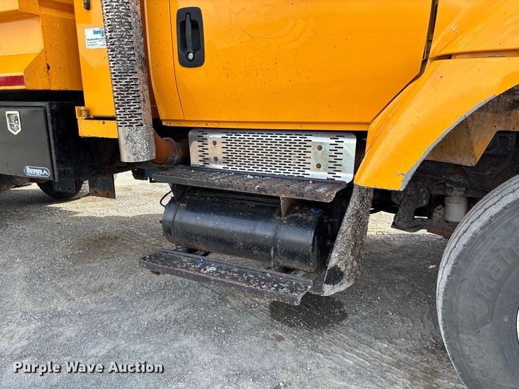 image for item DZ4661 2010 International WorkStar 7500 dump truck