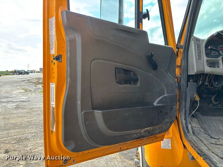 image for item DZ4661 2010 International WorkStar 7500 dump truck