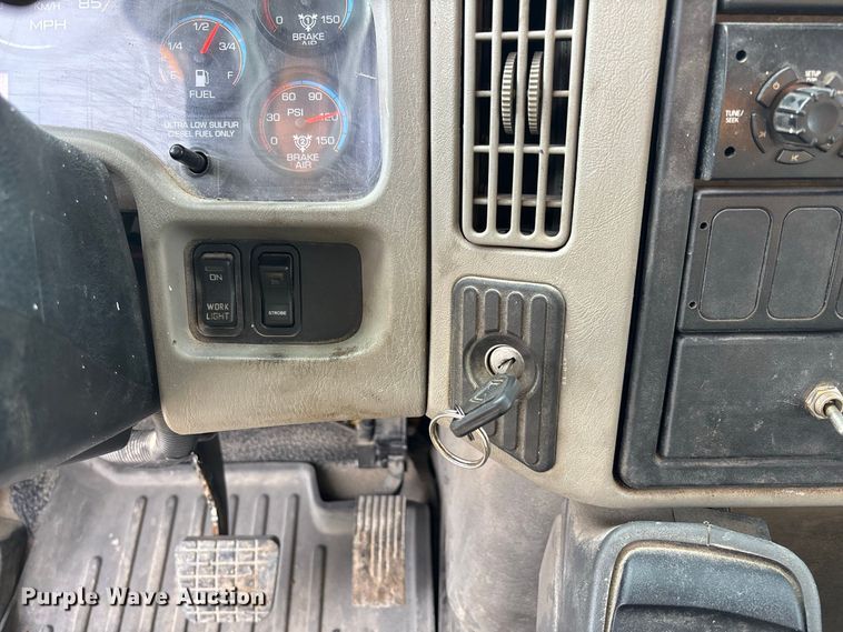 image for item DZ4661 2010 International WorkStar 7500 dump truck
