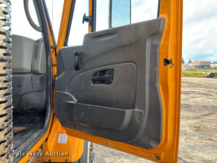 image for item DZ4661 2010 International WorkStar 7500 dump truck
