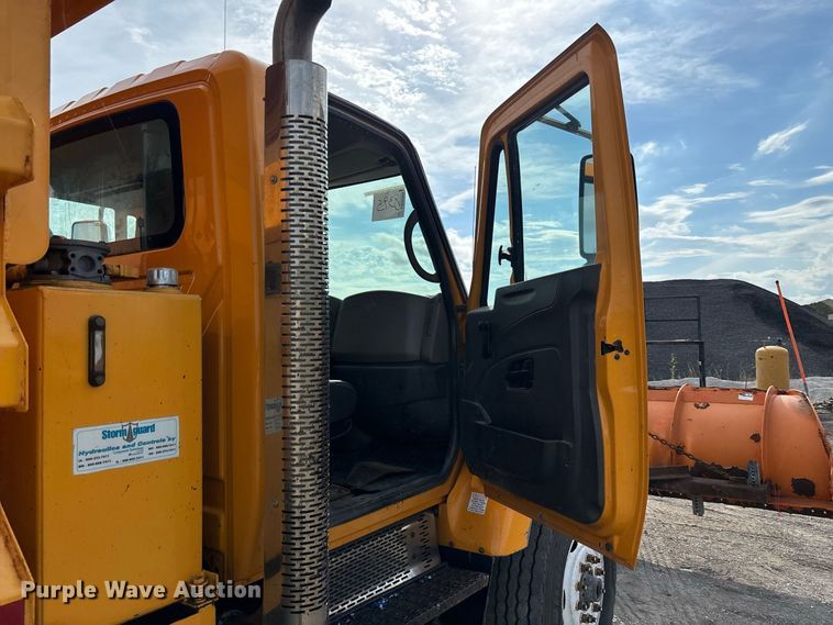 image for item DZ4661 2010 International WorkStar 7500 dump truck