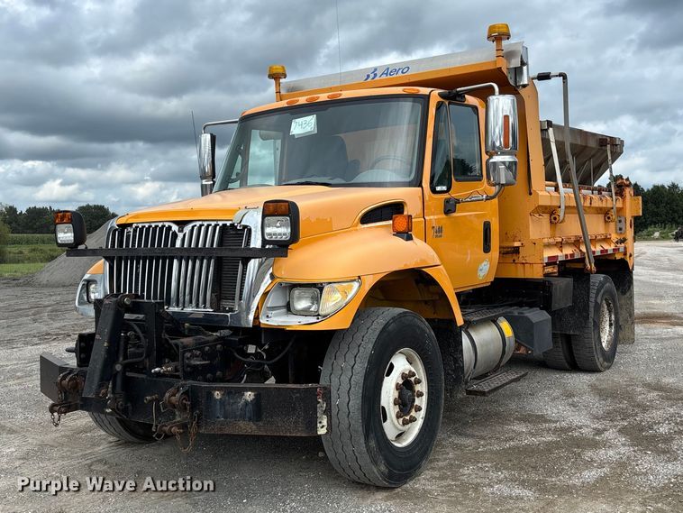 image for item DZ4662 2006 International 7400 dump truck