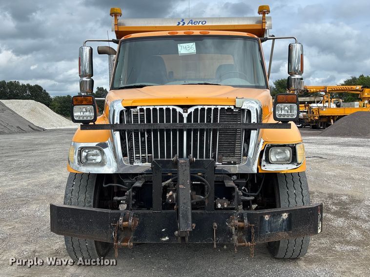 image for item DZ4662 2006 International 7400 dump truck