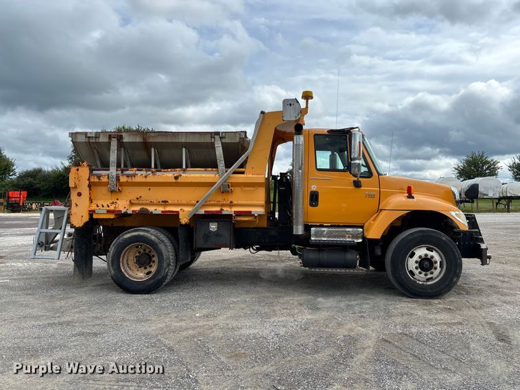 image for item DZ4662 2006 International 7400 dump truck