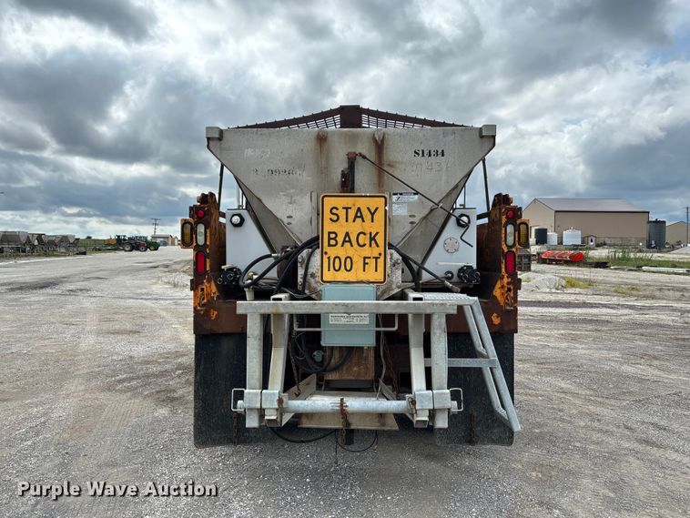 image for item DZ4662 2006 International 7400 dump truck