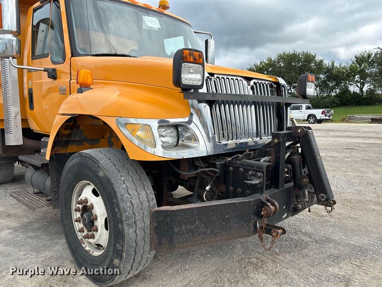 image for item DZ4662 2006 International 7400 dump truck