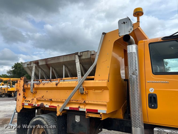 image for item DZ4662 2006 International 7400 dump truck