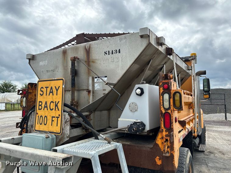 image for item DZ4662 2006 International 7400 dump truck
