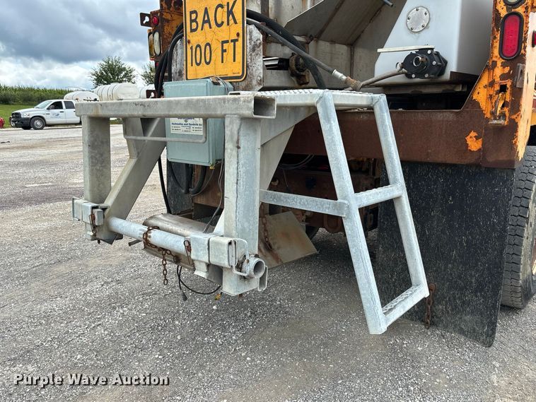 image for item DZ4662 2006 International 7400 dump truck