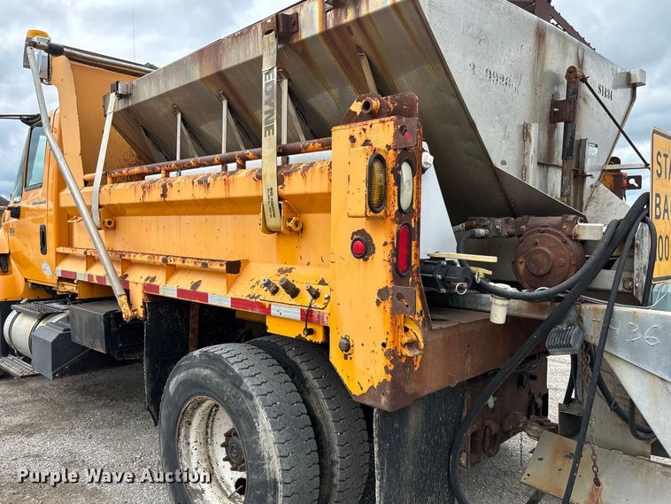 image for item DZ4662 2006 International 7400 dump truck