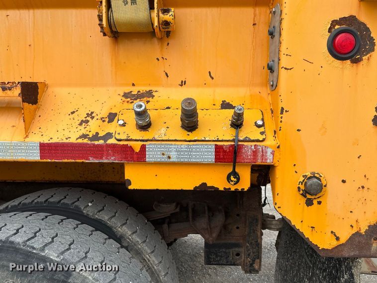 image for item DZ4662 2006 International 7400 dump truck