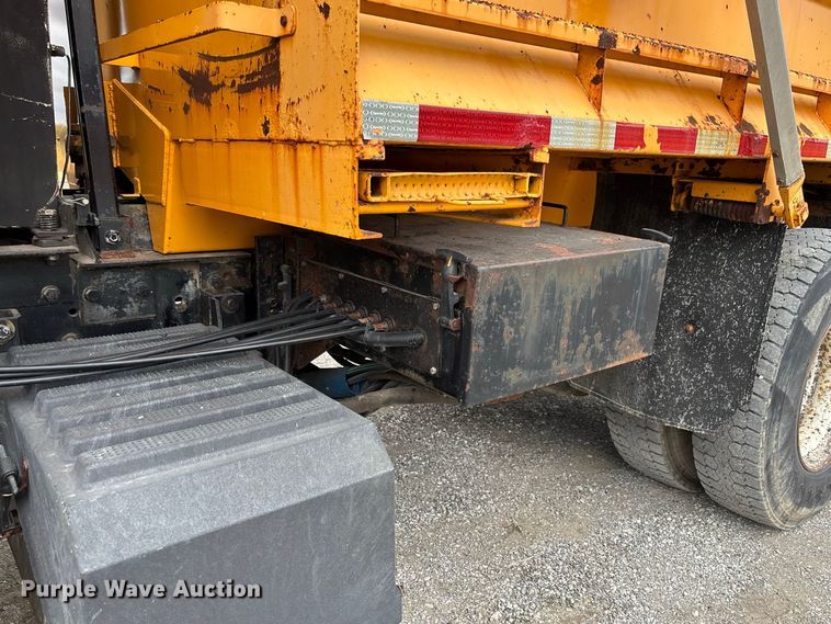 image for item DZ4662 2006 International 7400 dump truck