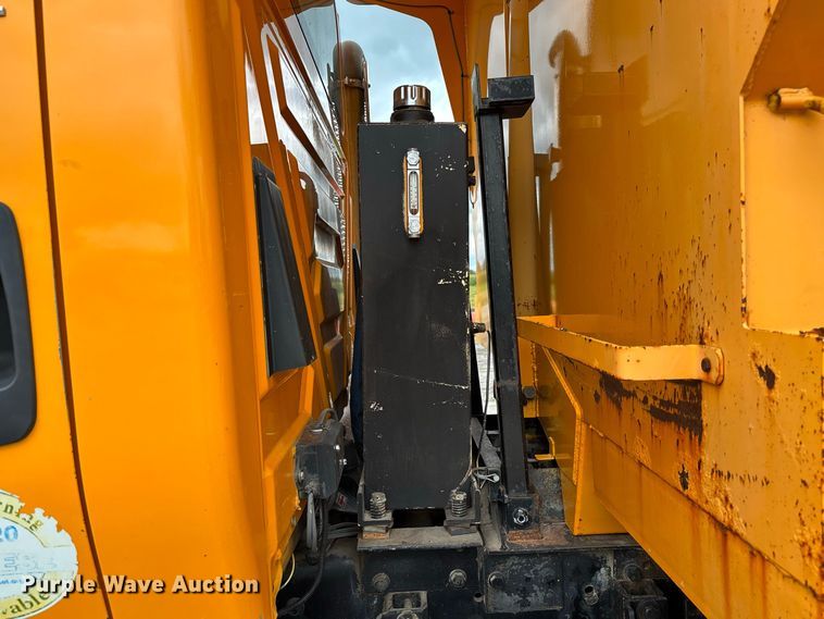 image for item DZ4662 2006 International 7400 dump truck