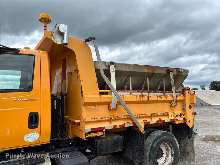 image for item DZ4662 2006 International 7400 dump truck