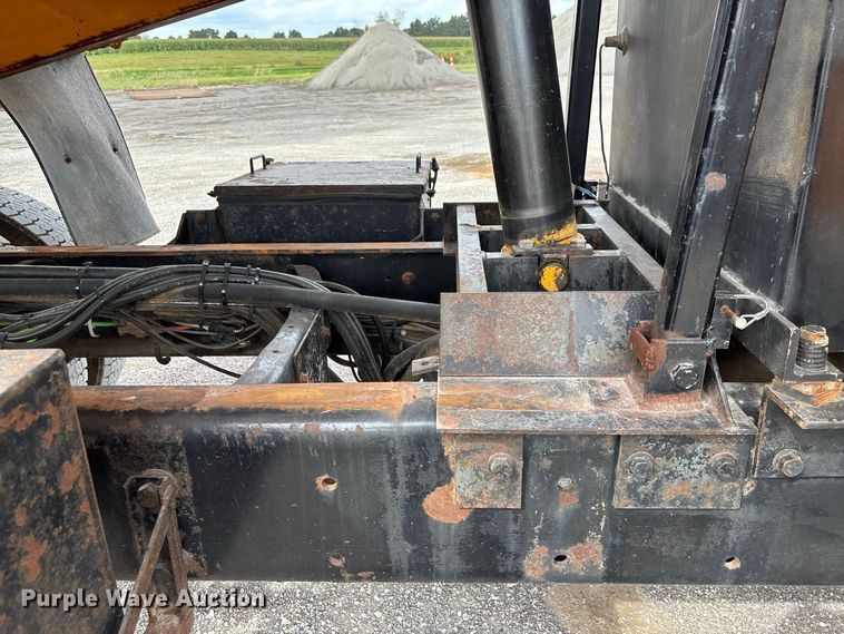 image for item DZ4662 2006 International 7400 dump truck