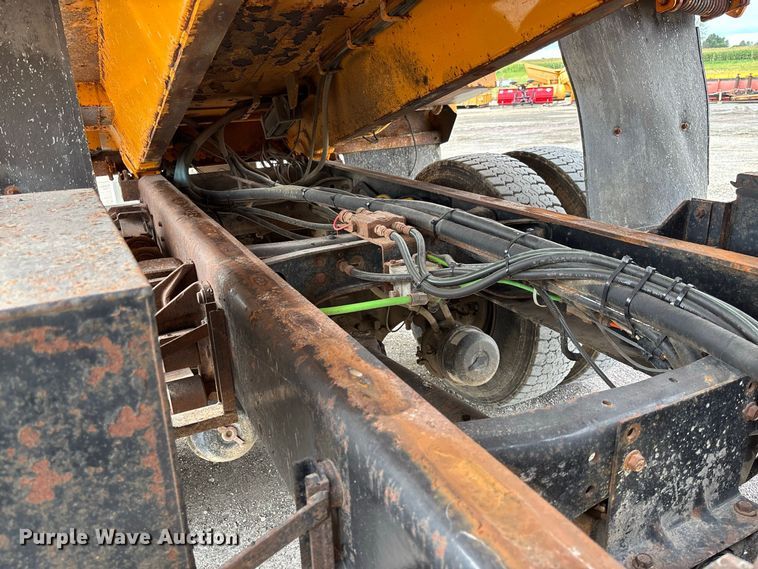 image for item DZ4662 2006 International 7400 dump truck