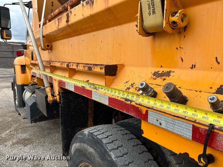 image for item DZ4662 2006 International 7400 dump truck