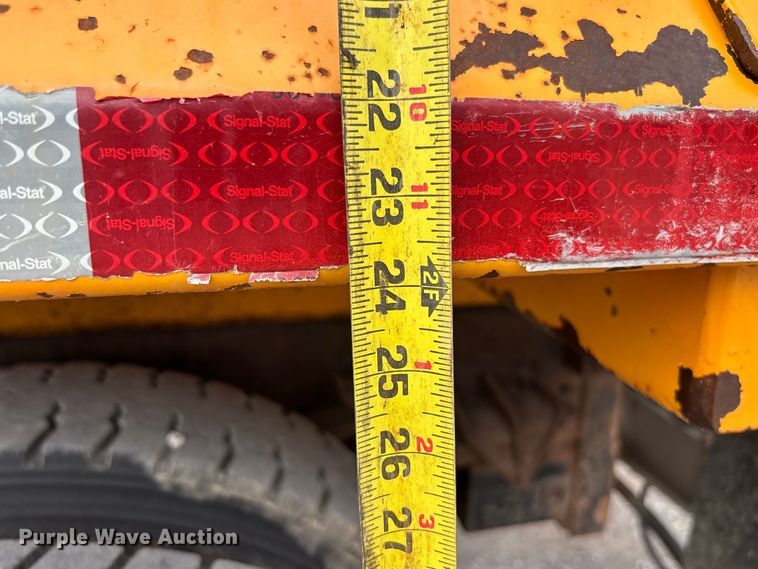 image for item DZ4662 2006 International 7400 dump truck