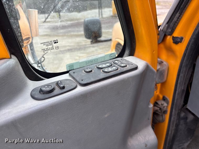 image for item DZ4662 2006 International 7400 dump truck