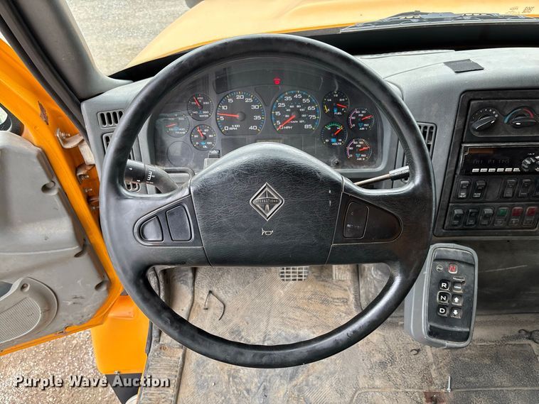 image for item DZ4662 2006 International 7400 dump truck