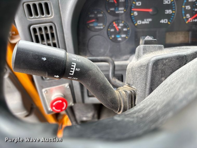 image for item DZ4662 2006 International 7400 dump truck