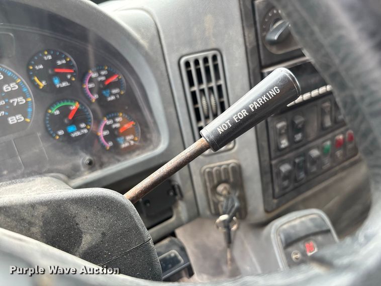 image for item DZ4662 2006 International 7400 dump truck